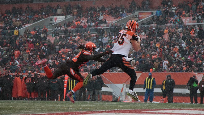 Cincinnati Bengals tight end Tyler Eifert (85) catches his second touchdown of the game in the second quarter during the Week 14 NFL game between the Cincinnati Bengals and the Cleveland Browns, Sunday, Dec. 11, 2016, at FirstEnergy Stadium in Cleveland.