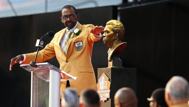 Kenny Easley gives his acceptance speech during the 2017 Pro Football Hall of Fame enshrinement at Tom Benson Hall of Fame Stadium.