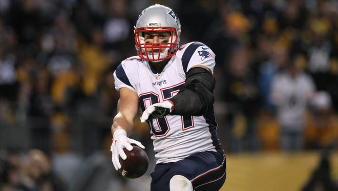 Patriots tight end Rob Gronkowski (87) celebrates a touchdown against the Steelers.