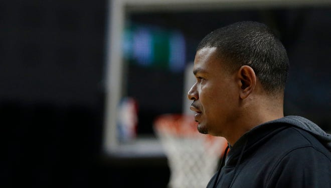 Phoenix Suns head coach Earl Watson looks on during practice the day before a game against the Dallas Mavericks at Mexico City Arena on Wednesday, Jan. 11, 2017.