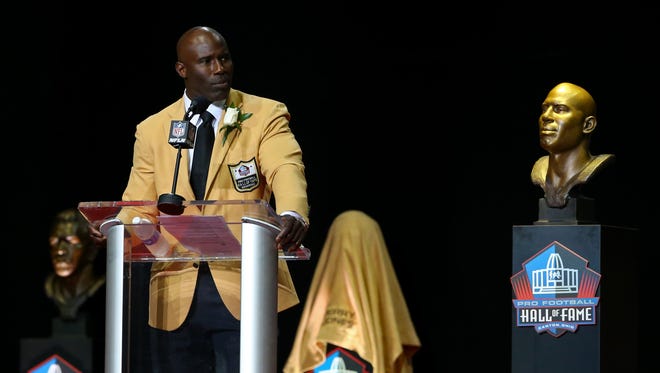 Terrell Davis gives his acceptance speech during the 2017 Pro Football Hall of Fame enshrinement at Tom Benson Hall of Fame Stadium.