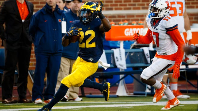 Michigan running back Karan Higdon rushes for a touchdown in the second half against Illinois.