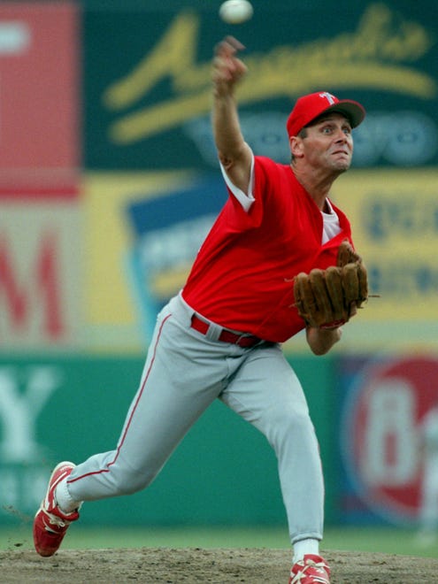 Rep. Steve Largent, R-Okla., the starting pitcher for the Republicans, pitches during the 37th annual congressional baseball game at Prince George's Stadium in Bowie, Md., on June 23, 1998.