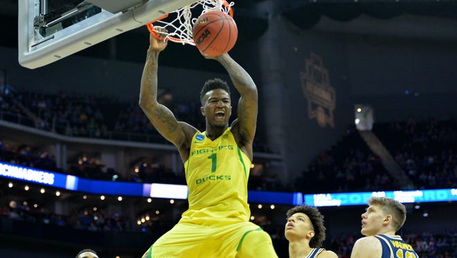 Oregon Ducks forward Jordan Bell (1) dunks ahead of Michigan Wolverines forward D.J. Wilson (5) and forward Moritz Wagner (13) during the first half in the semifinals of the midwest Regional of the 2017 NCAA Tournament at Sprint Center.