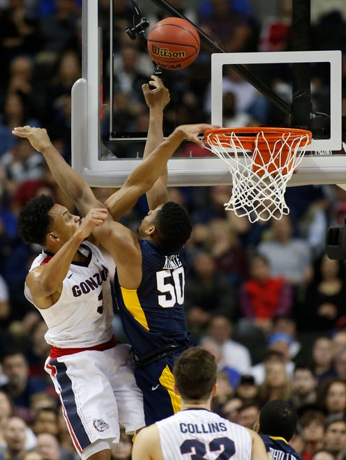 Gonzaga's Johnathan Williams (3) attempts a shot against West Virginia's Sagaba Konate during the Sweet 16.