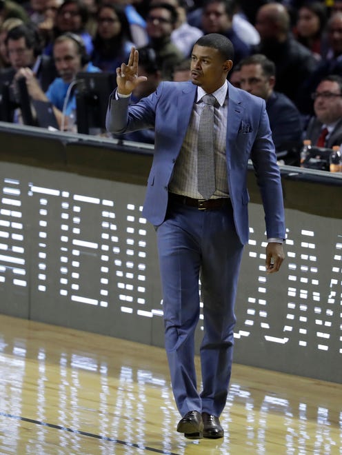 Phoenix Suns head coach Earl Watson gestures from the sidelines of a regular-season NBA basketball game with the Dallas Mavericks, during the first half in Mexico City, Thursday, Jan. 12, 2017.