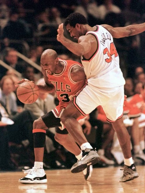 Bulls' Michael Jordan drives on Knicks' Charles Oakley.