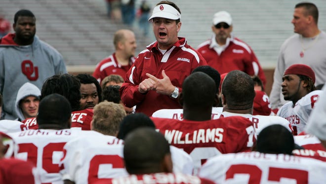 Oklahoma coach Bob Stoops talks to his team following the annual Red-White intrasquad spring football game in 2008.