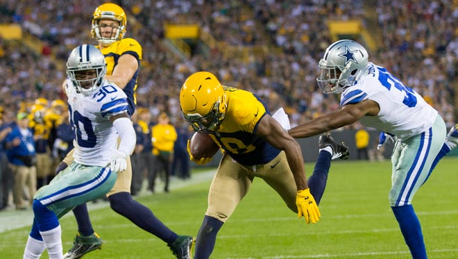 Packers wide receiver Randall Cobb (18) scores a touchdown during the fourth quarter against the Cowboys.