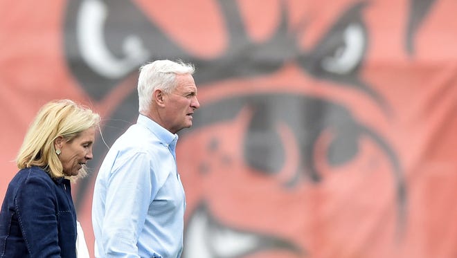 Browns owner Jimmy Haslam and wife Dee hope to bring Cleveland the same success the Cavs and Indians have.