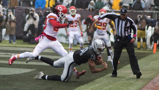 Raiders wide receiver Andre Holmes (18) scores a touchdown against the Chiefs.
